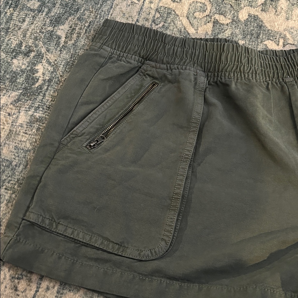 Aerie Army Green Double Pocket Shorts - Picture 2 of 4